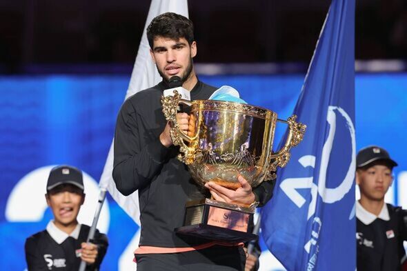  Alcaraz Praises Sinner in Tearful Speech