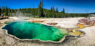 Yellowstone National Park, Wyoming – Geothermal Paradise